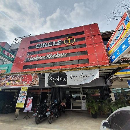 Circle One Hotel Palembang Exterior foto