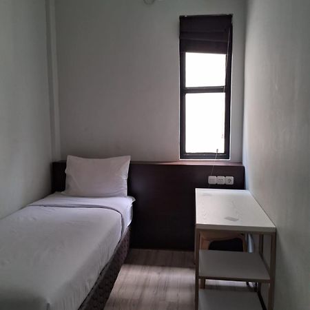 Circle One Hotel Palembang Exterior foto