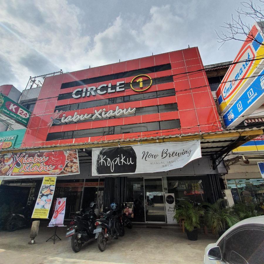 Circle One Hotel Palembang Exterior foto